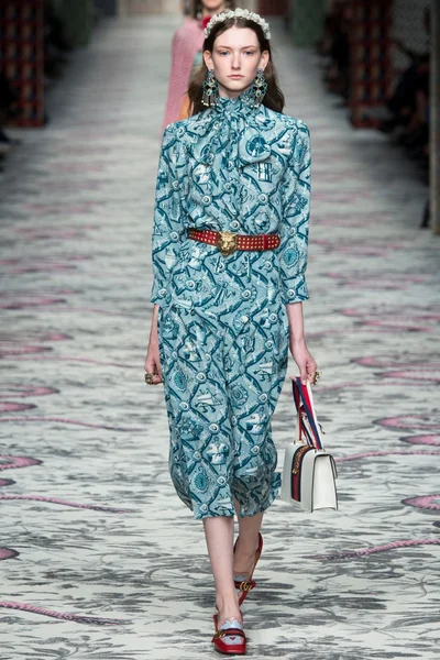 Look 15